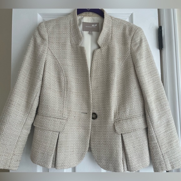 Banana Republic Jackets & Blazers - Banana Republic size 8 women’s blazer cream color.  Good used condition.